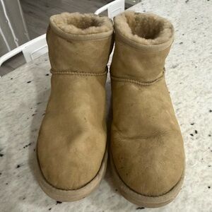 UGG short Tan Shearling Lined Boots